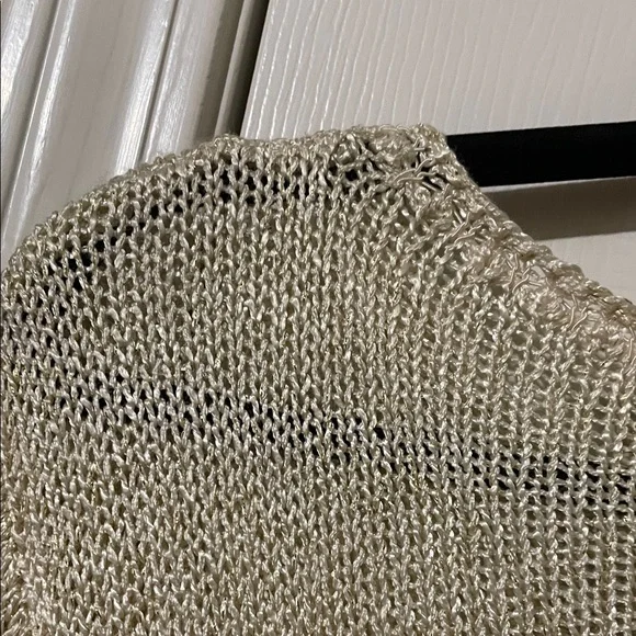 Chic Cream Cardigan with Floral Details - Picture 14 of 14